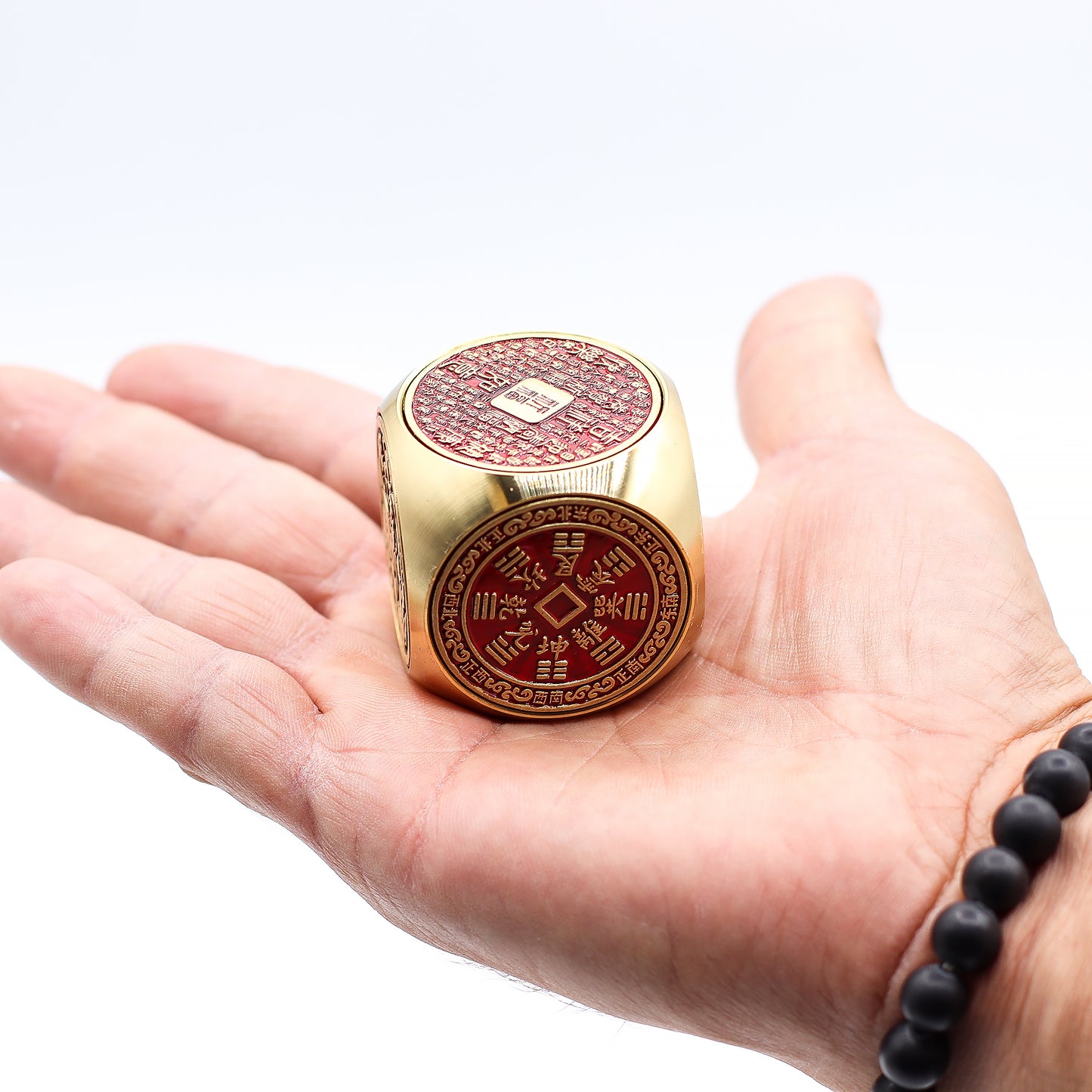 Feng Shui Fortune - Cube de prospérité rouge et laiton - Plat