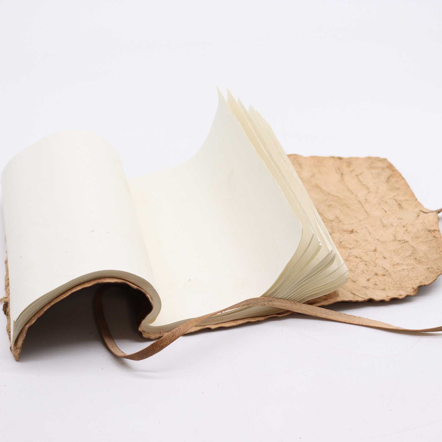 Carnet de voyage en cuir roulé - 21x15 cm - 96 pages