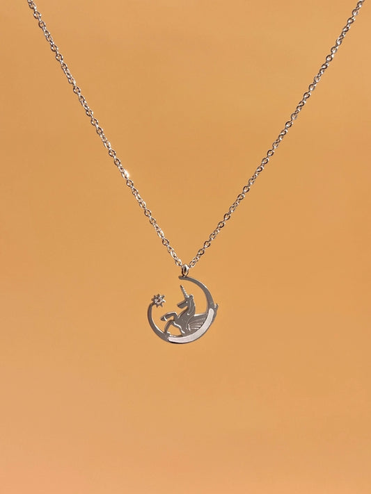 Collier Pendentif Licorne et Lune Nacrée (2 couleurs)