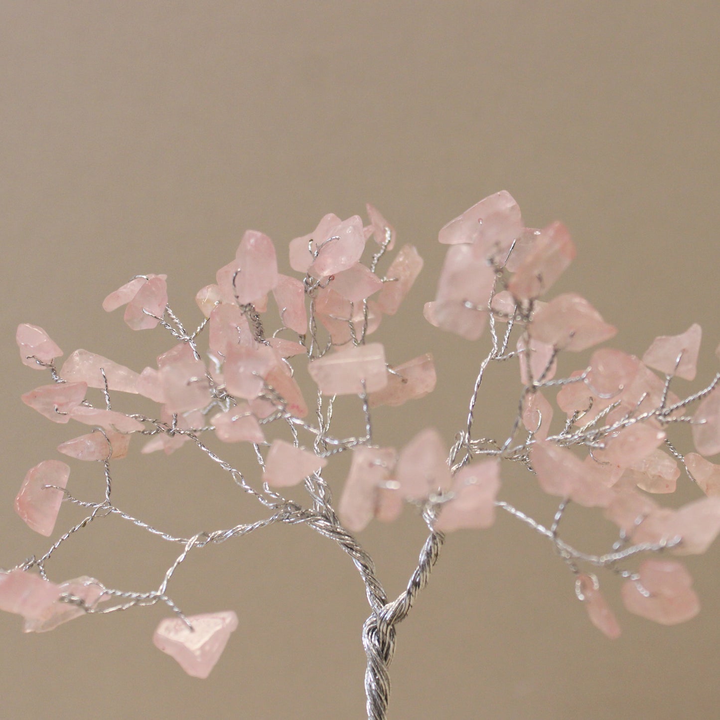 Arbre à pierres précieuses avec base en orgonite - Quartz rose - 3 tailles