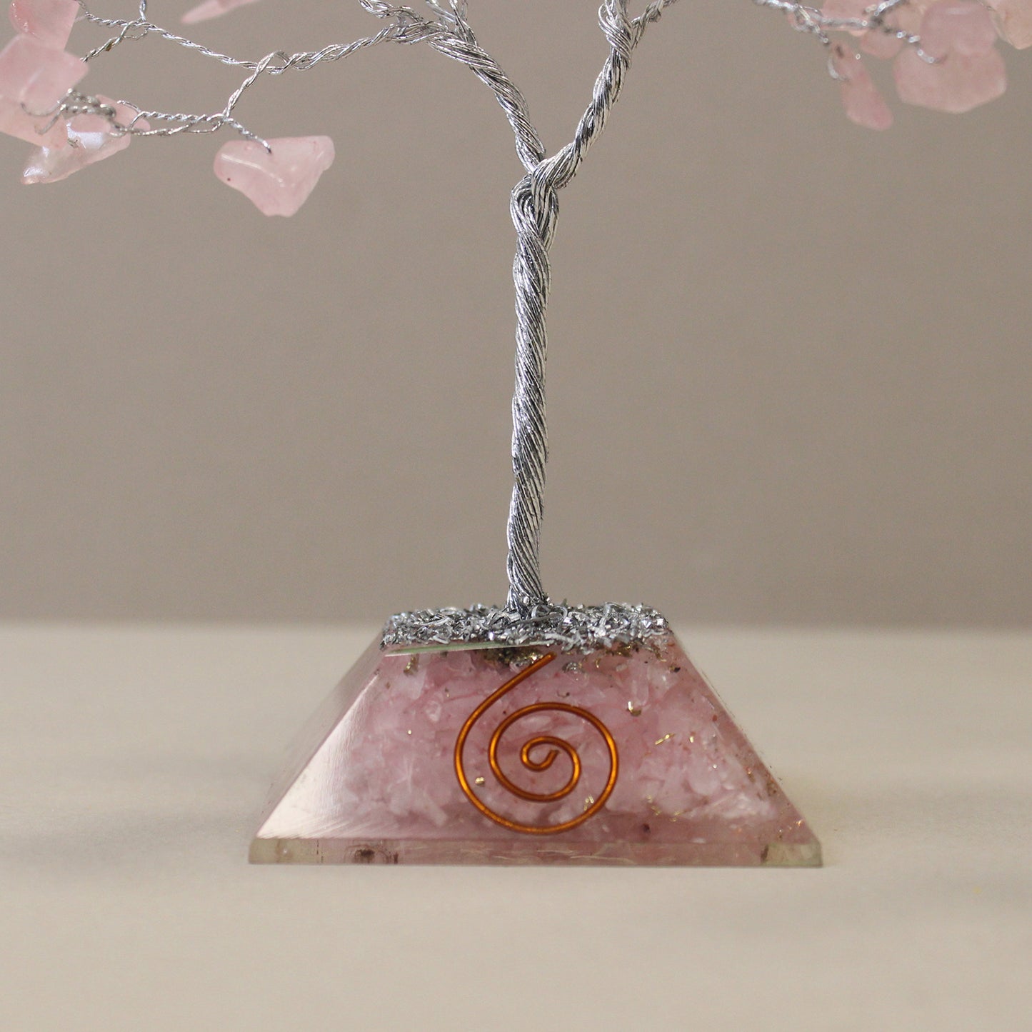 Arbre à pierres précieuses avec base en orgonite - Quartz rose - 3 tailles