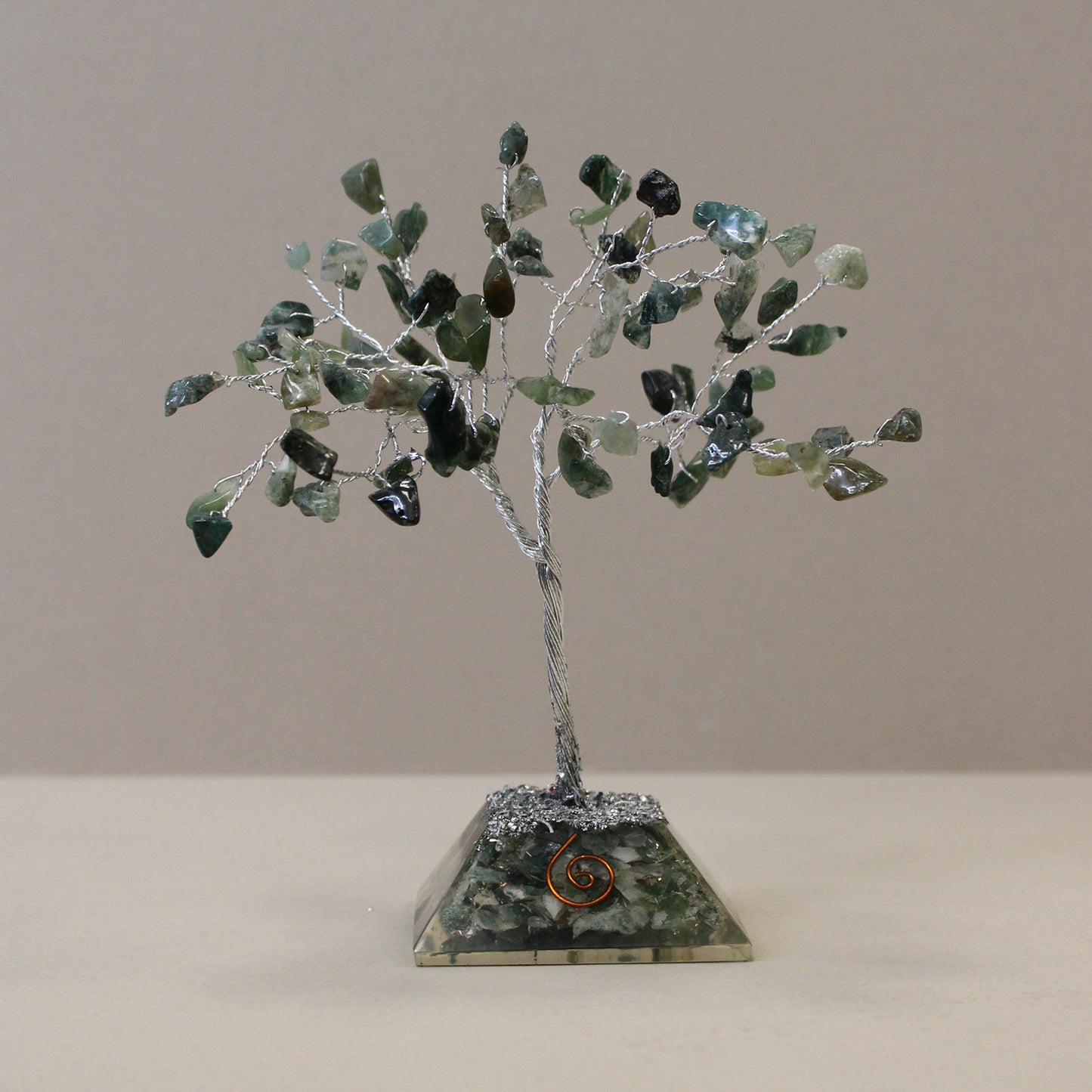 Arbre à pierres précieuses avec base en orgonite - Agate mousse - 3 tailles