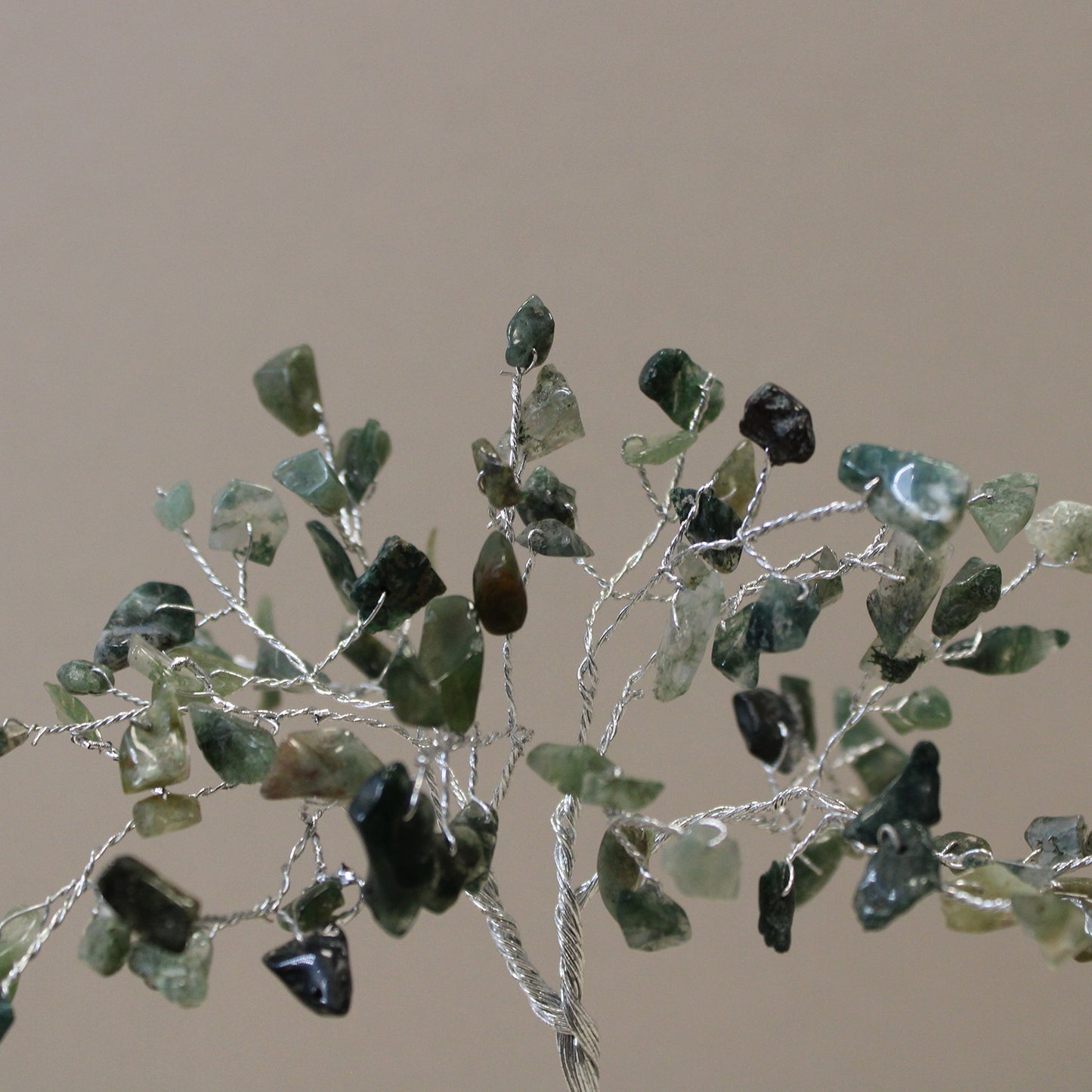 Arbre à pierres précieuses avec base en orgonite - Agate mousse - 3 tailles