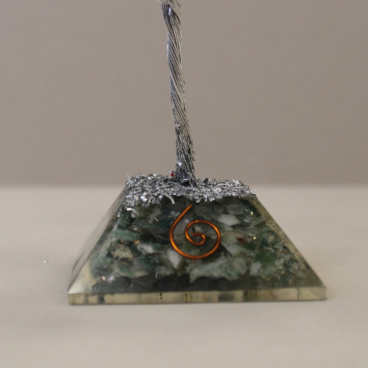 Arbre à pierres précieuses avec base en orgonite - Agate mousse - 3 tailles