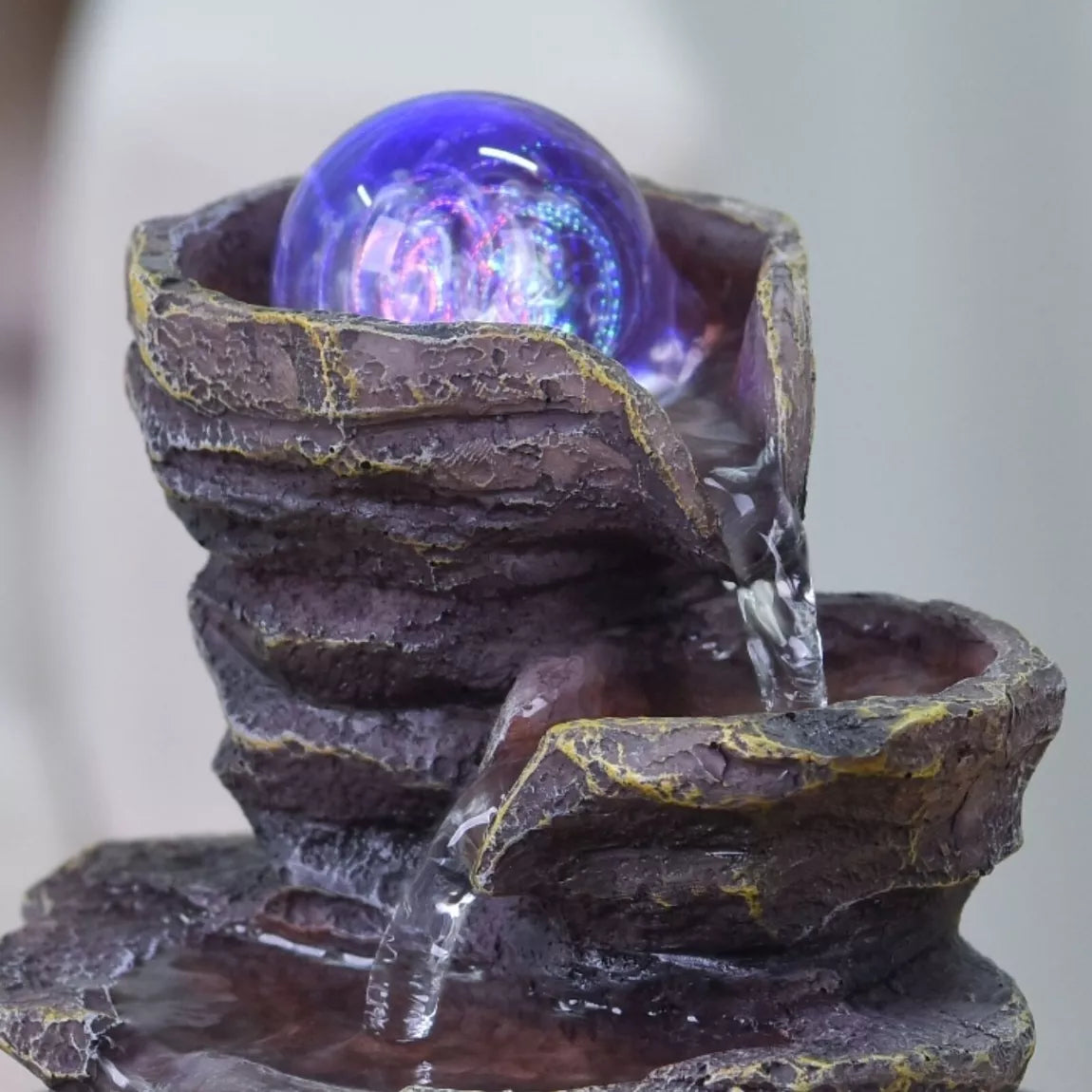 Fontaine Guru (13x13x18 cm)