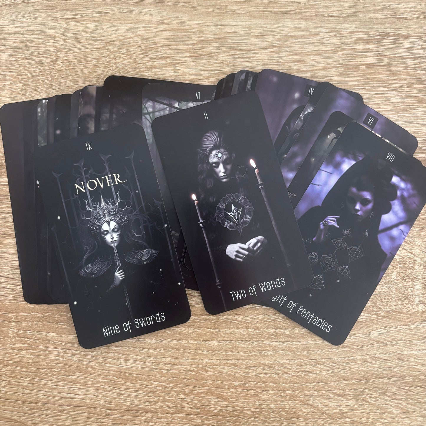 Dark Beauty - Tarot 78 cartes + 2 cartes supplémentaires