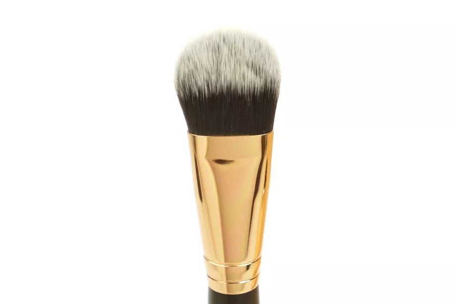 Pinceau à maquillage avec virole couleur cuivre