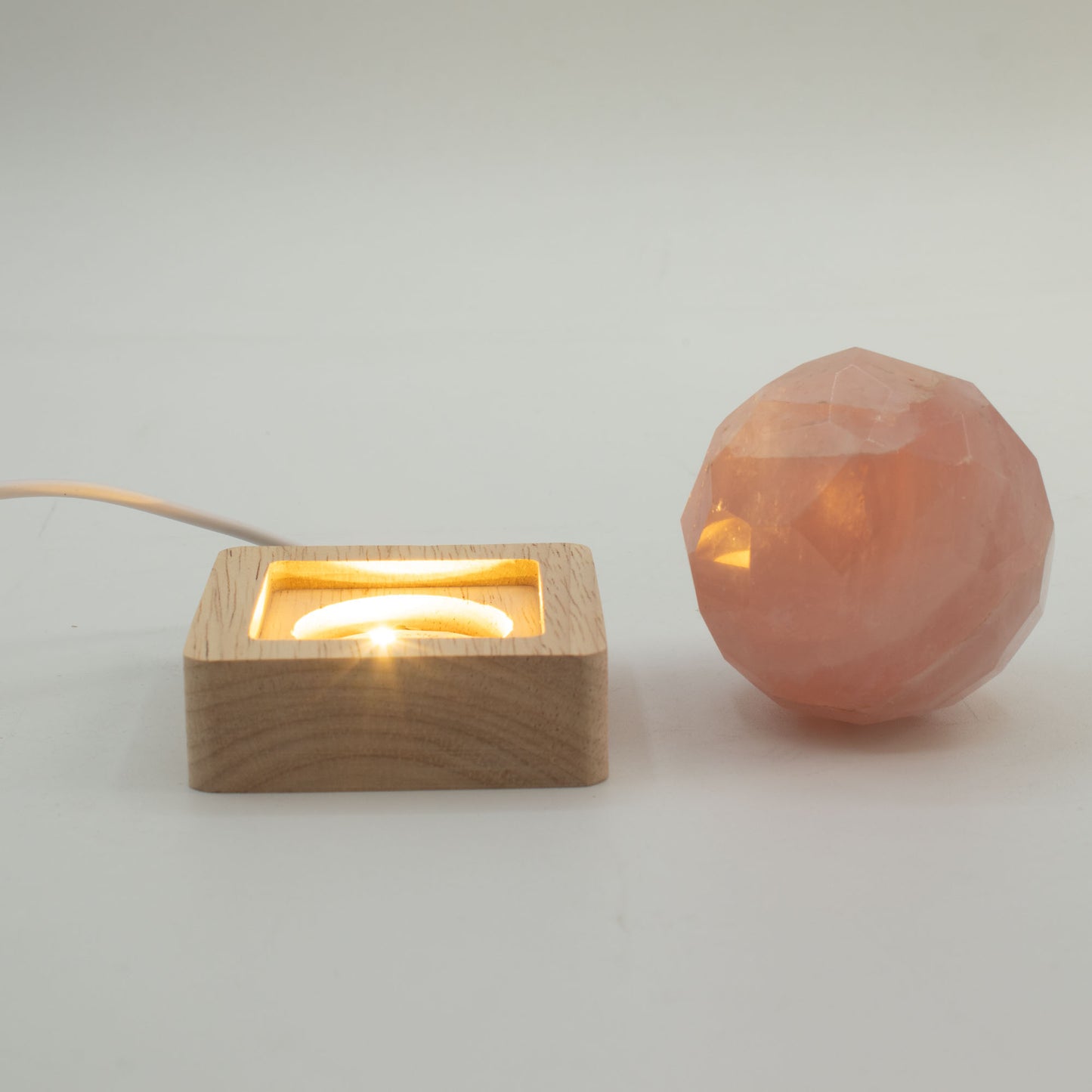 Socle LED USB en bois pour cristaux et objets déco - Plusieurs variantes