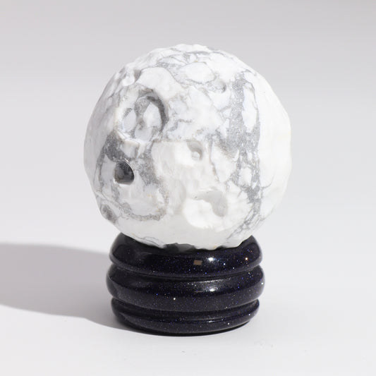 Planète LUNE en Howlite Blanche sur support en pierre - 40 mm