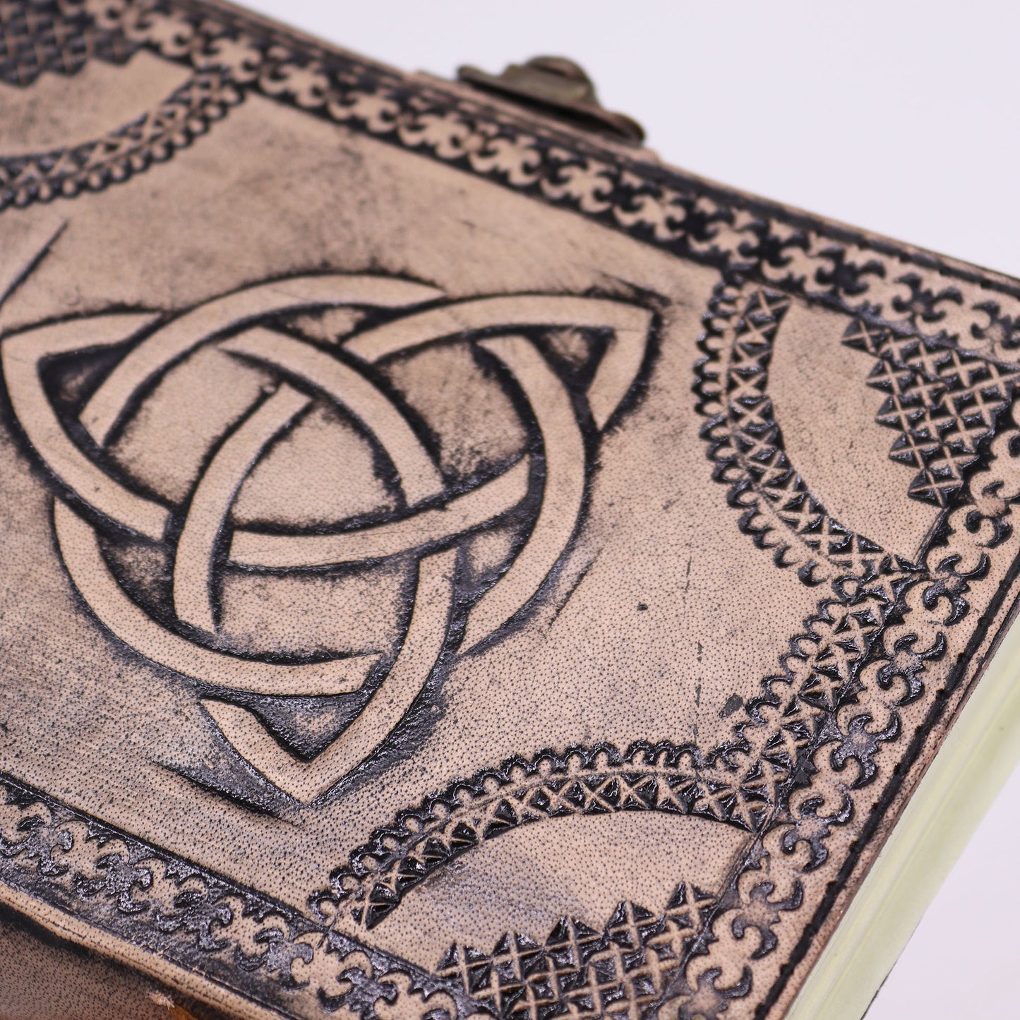 Cercle Triquetra - Carnet ésotérique - Rouge Tan - 200 pages - Bordure cousue