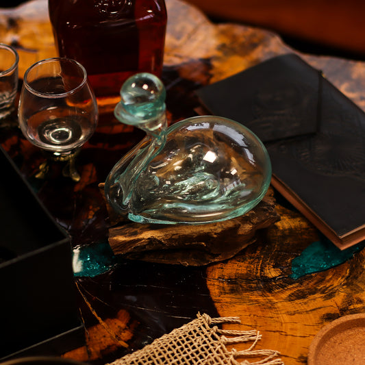 Carafe canard en verre fondu sur bois avec bouchon