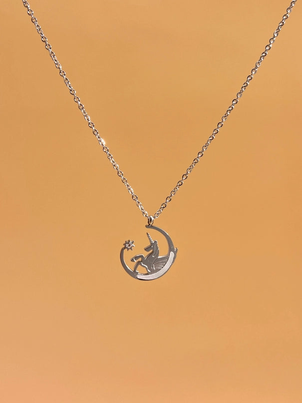 Collier Pendentif Licorne et Lune Nacrée (2 couleurs)