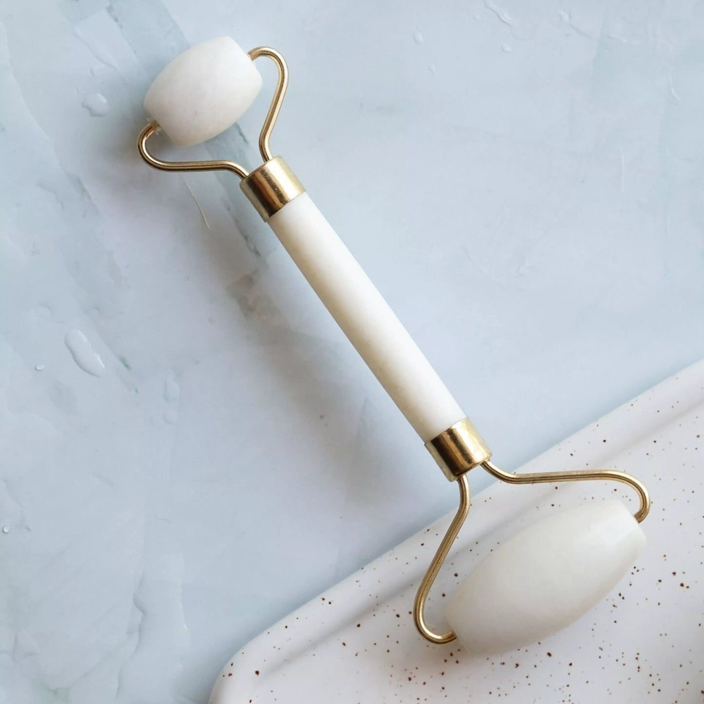 Roll-on visage en pierre de Jade Blanc + housse en lin