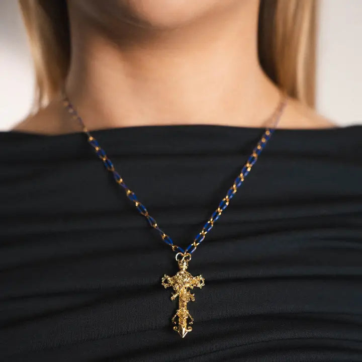 Collier catholique, pendentif croix