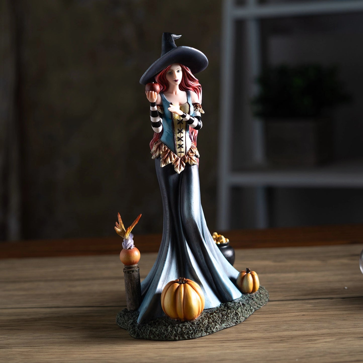 Sorcière à la pomme empoisonnée par Amy Brown (17x12x26,5 cm)