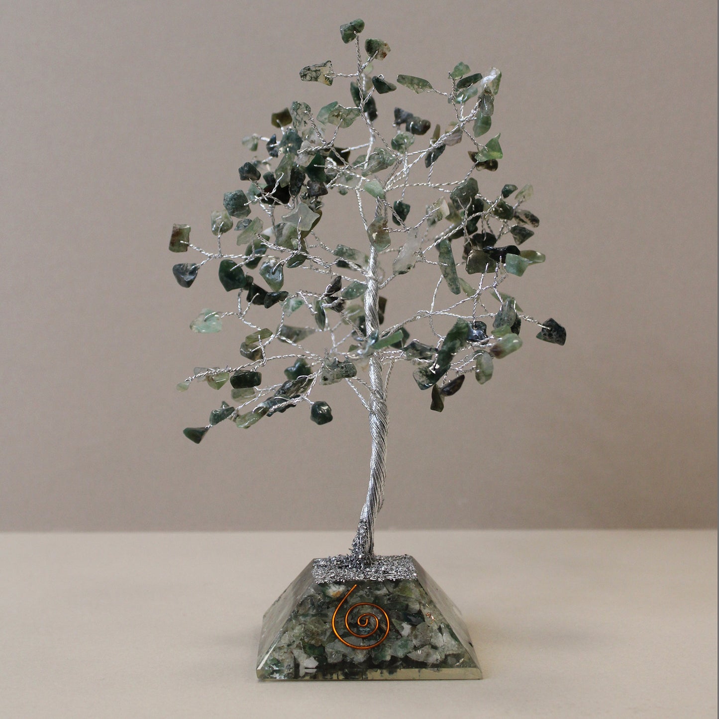 Arbre à pierres précieuses avec base en orgonite - Agate mousse - 3 tailles