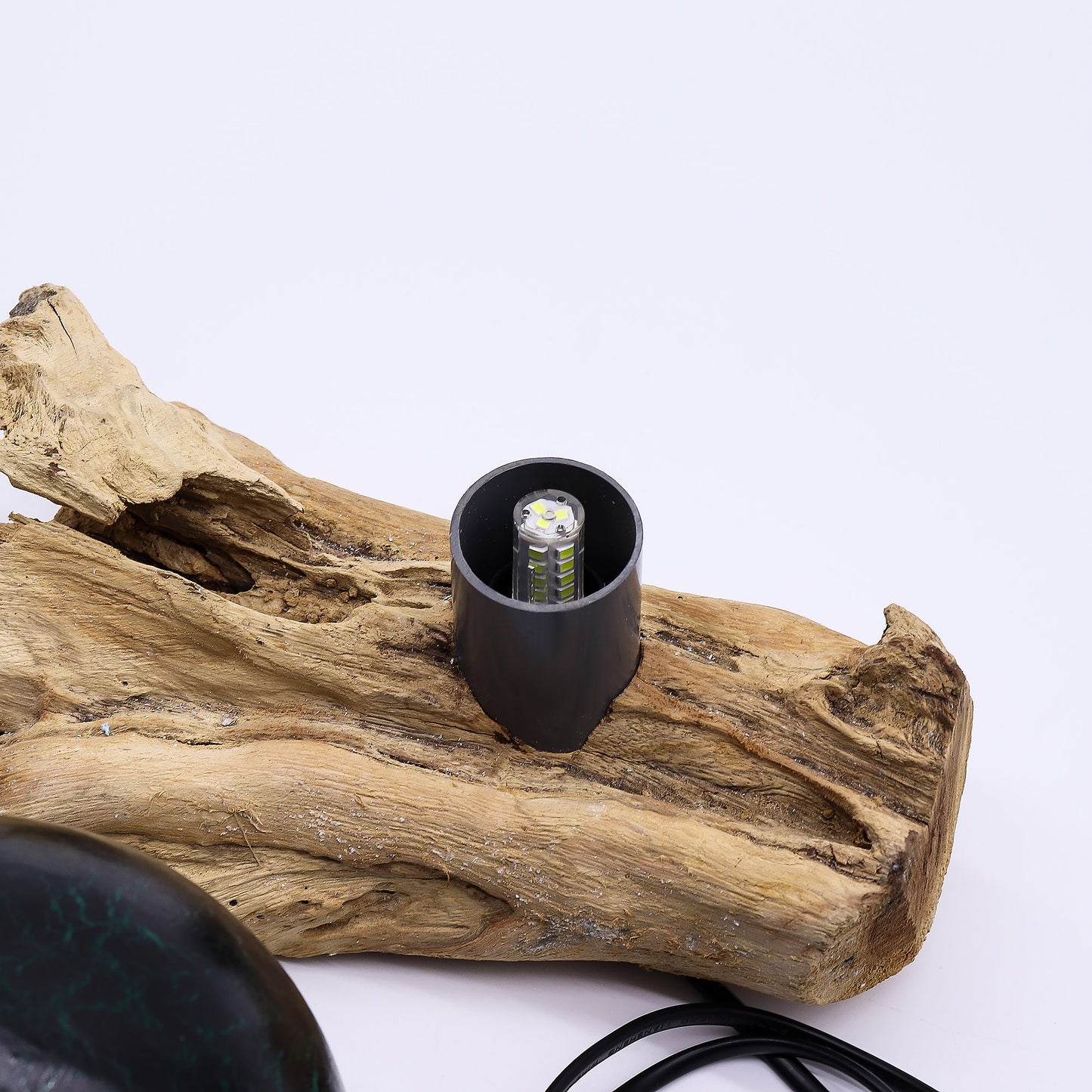 Lampe artisanale d'Indonésie lueur flottante, base en bois - Abat-jour craquelé émeraude