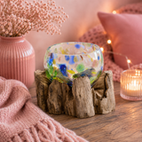 Verre coloré fondu sur bois
