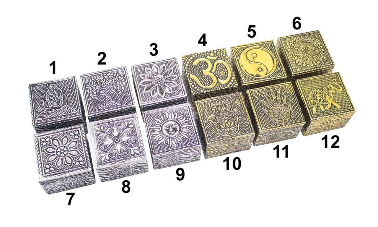 Mini boîtes carrées sacrées en bois - Gardiennes de vos intentions