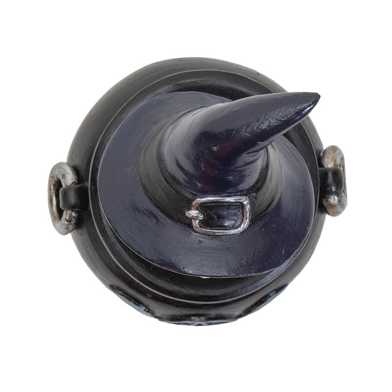 Chat noir sur boîte de chaudron